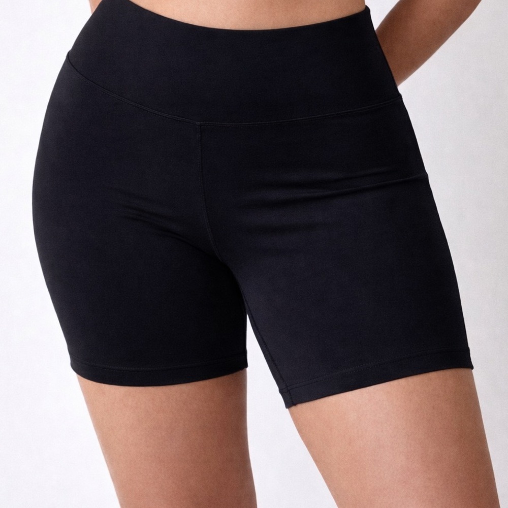 Aritzia GOLDEN Black High-Waist Shorts 5” Inseam Size 14